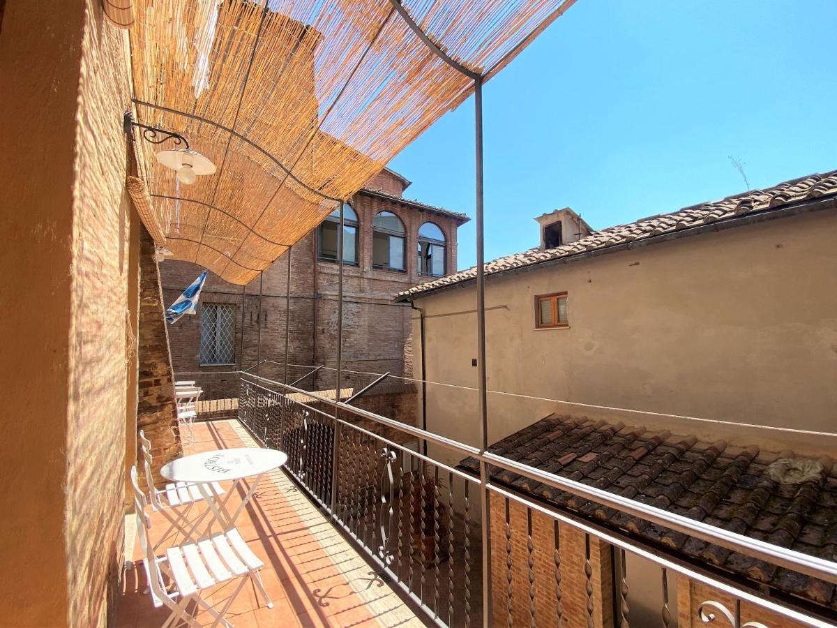 La Fonte-With Balcony Close By Piazza Del Campo 시에나 외부 사진