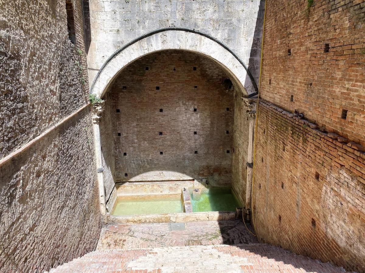 La Fonte-With Balcony Close By Piazza Del Campo 시에나 외부 사진