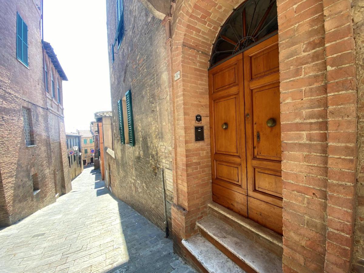 La Fonte-With Balcony Close By Piazza Del Campo 시에나 외부 사진